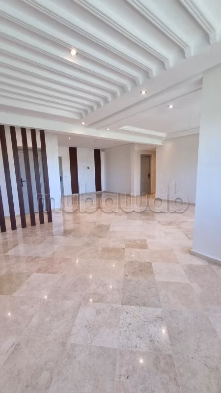 شقة رائعة 122 متر مربع بدون إطلالات مباشرة سويسي