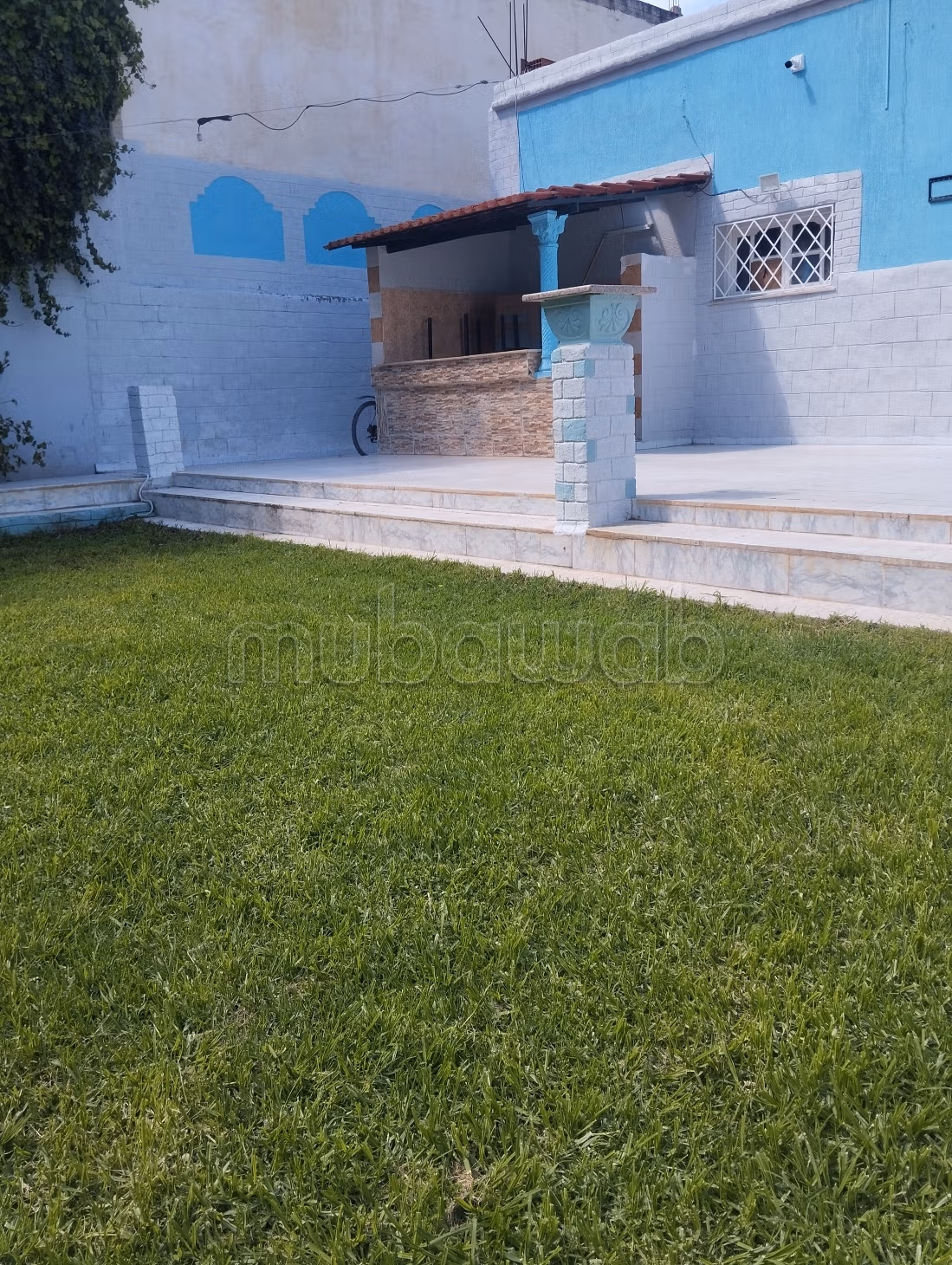 500m a vendre avec café mis en vente