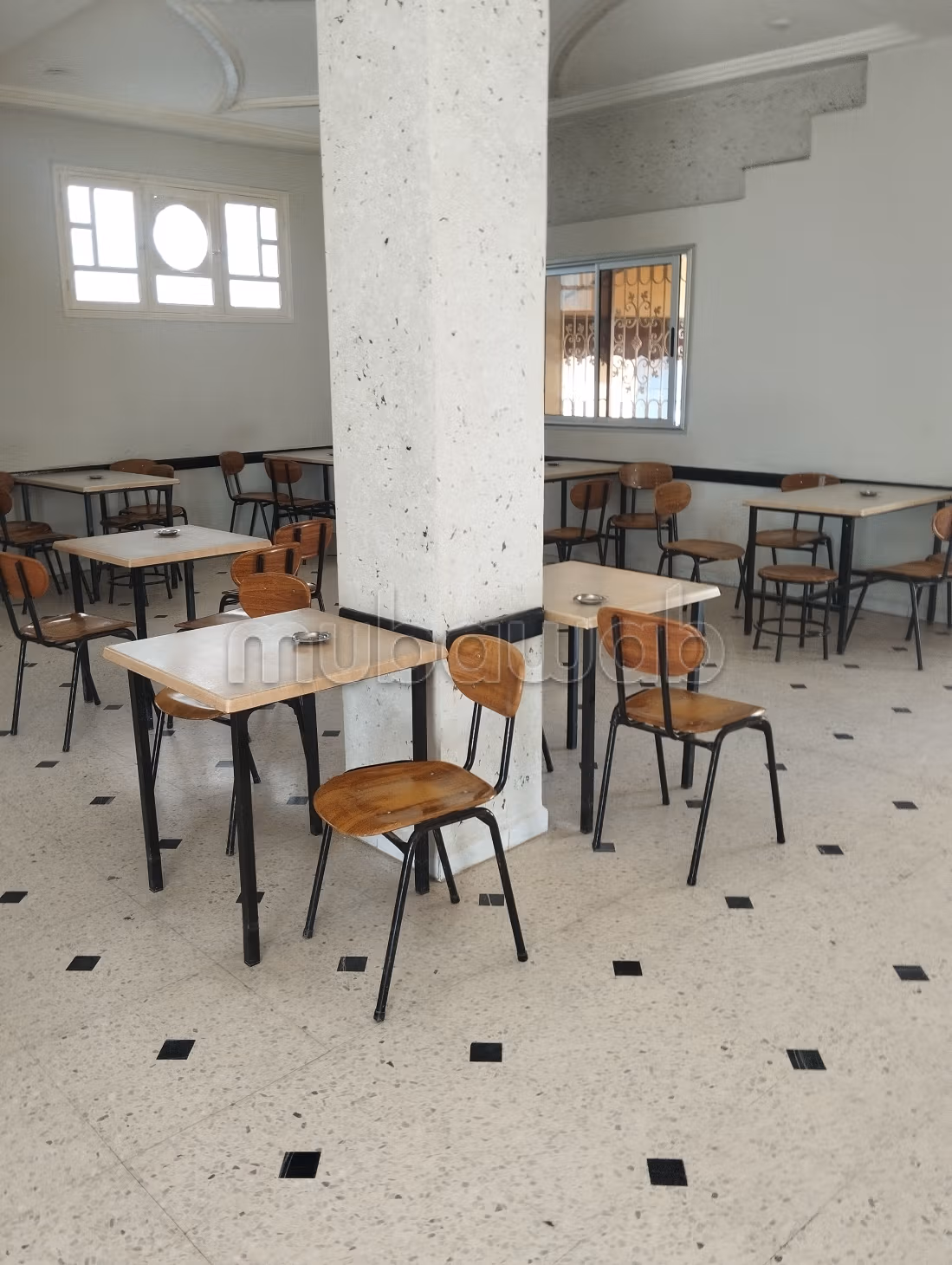 500m a vendre avec café mis en vente
