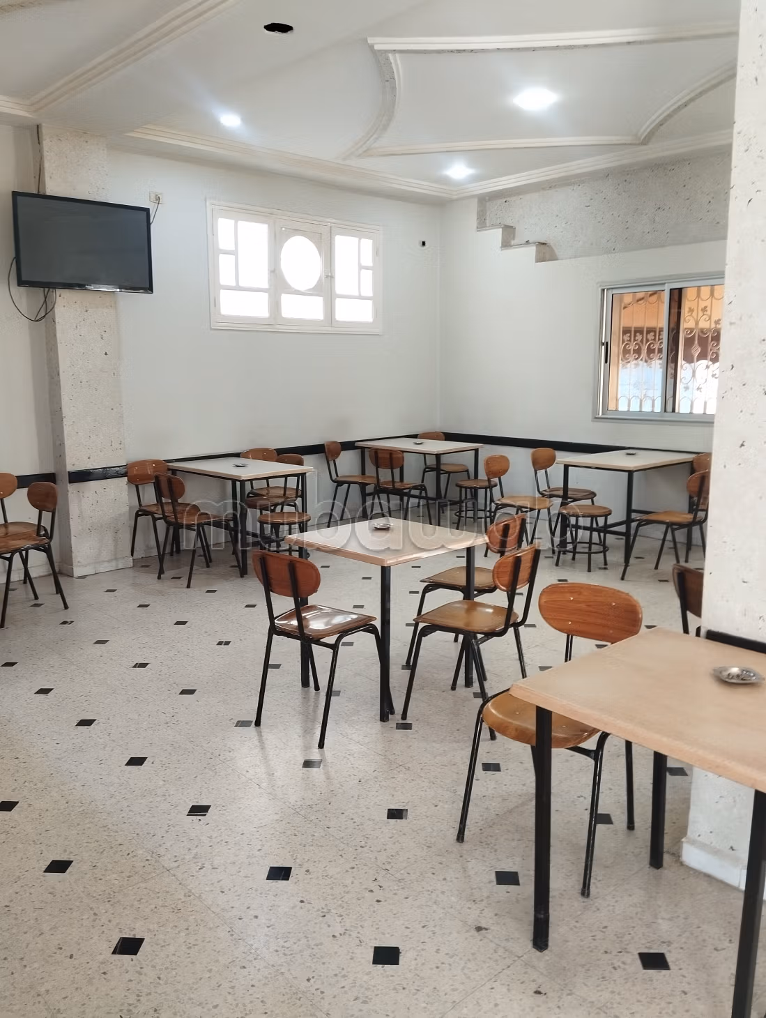 500m a vendre avec café mis en vente