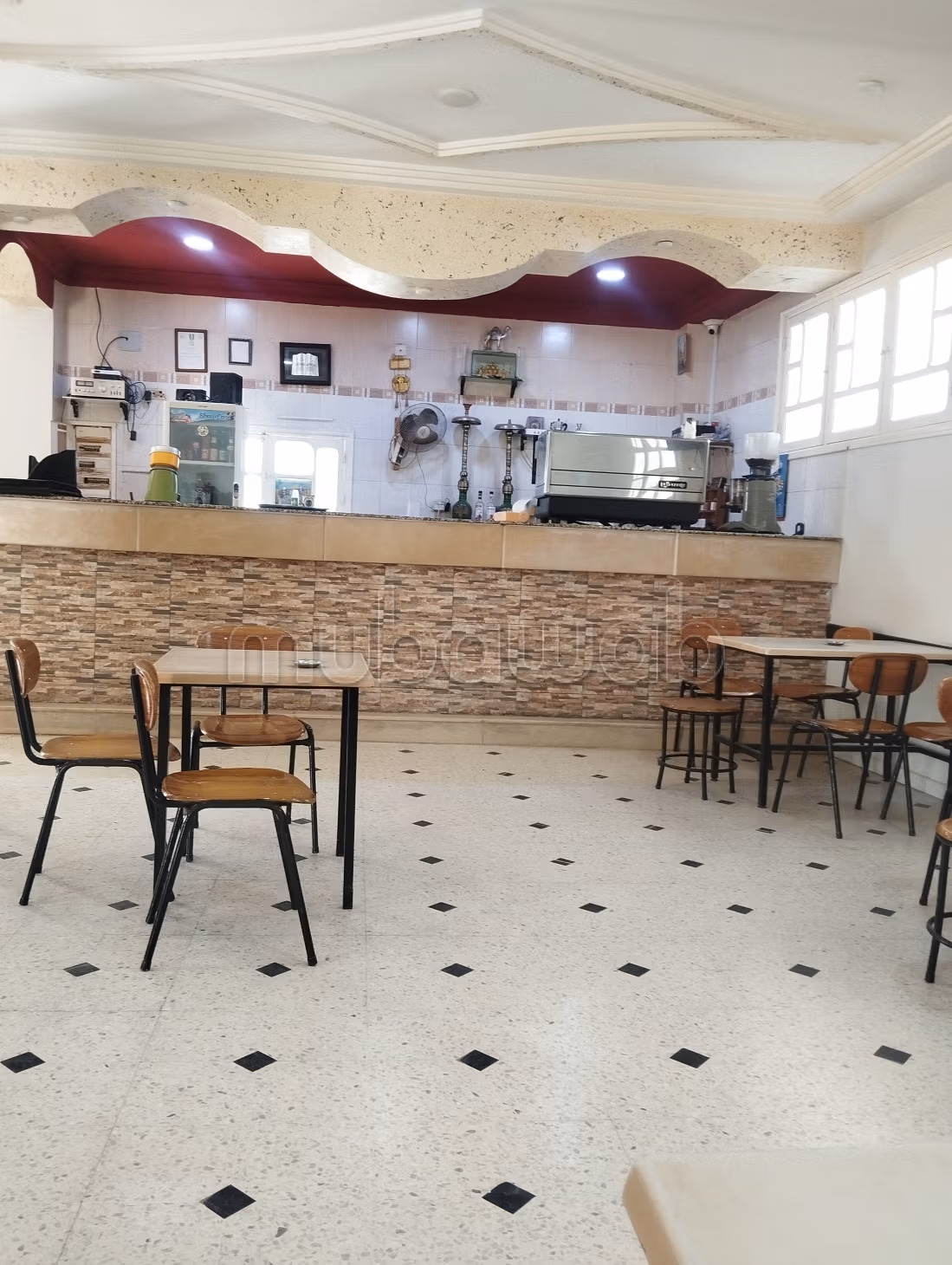500m a vendre avec café mis en vente