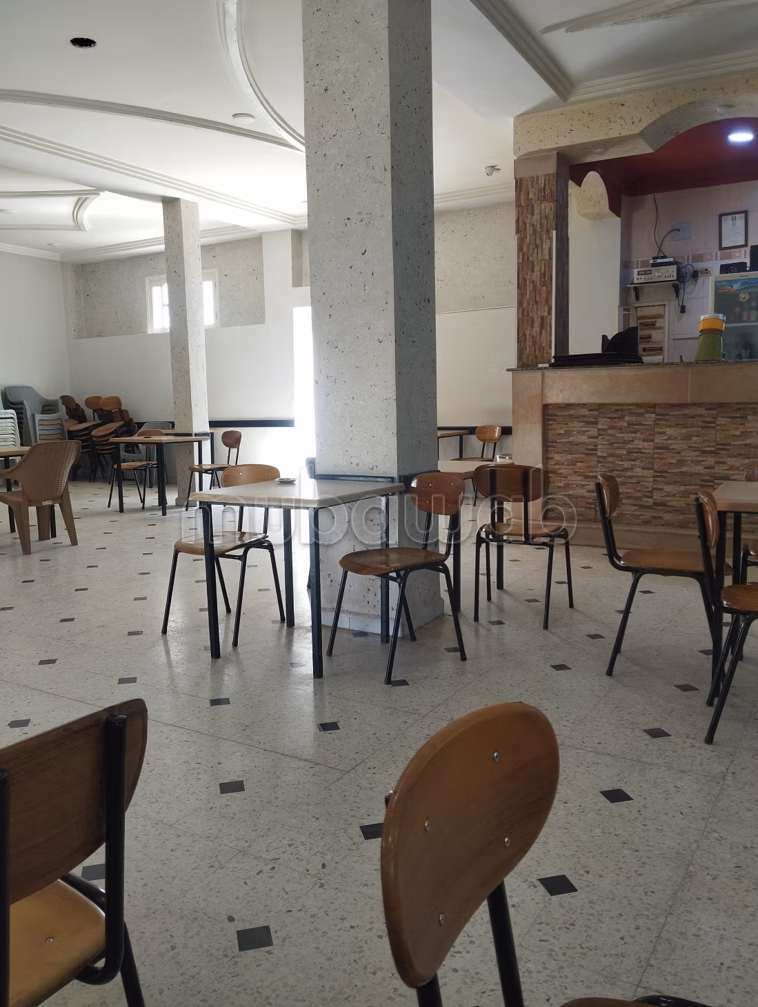 500m a vendre avec café mis en vente