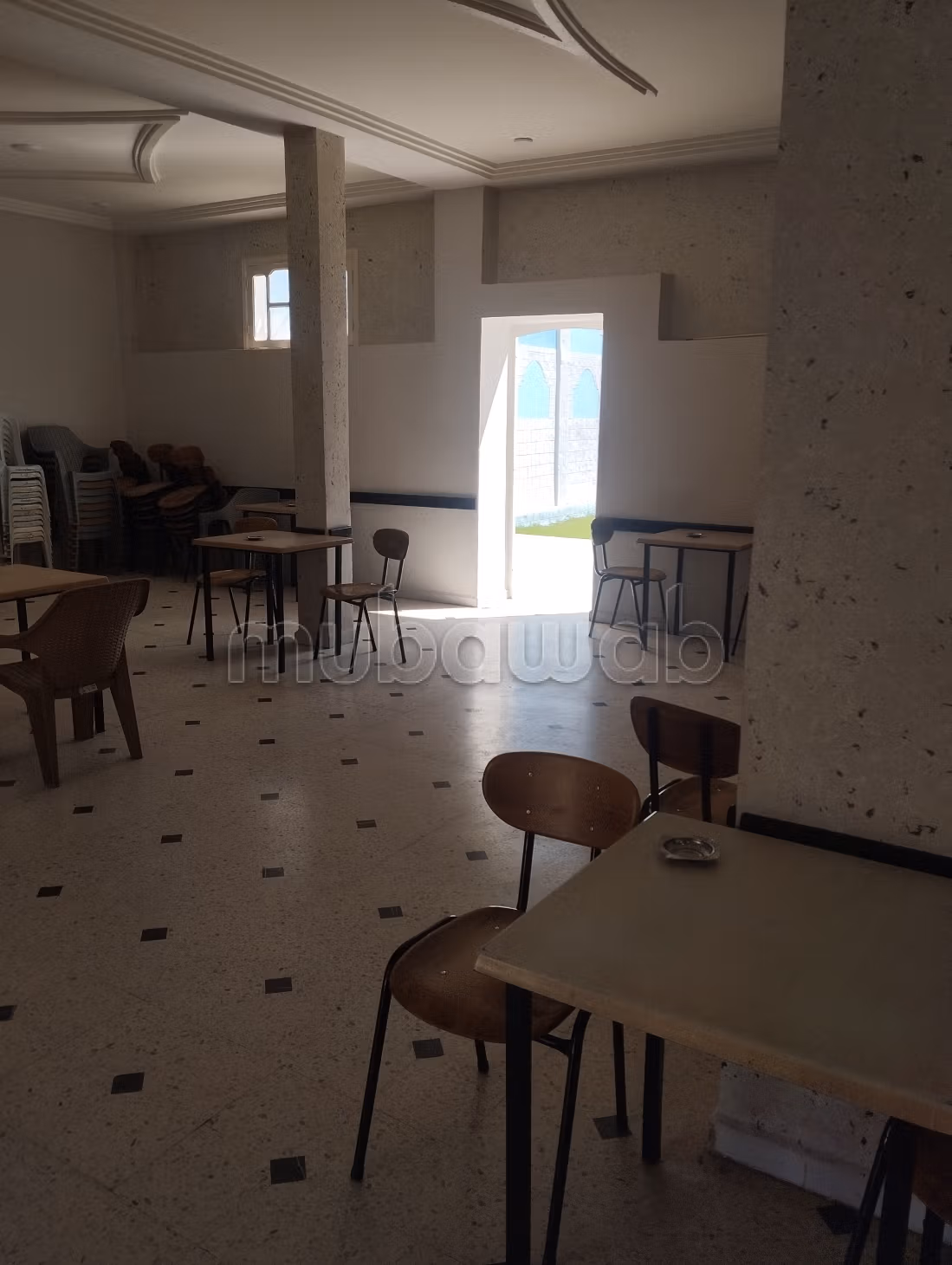 500m a vendre avec café mis en vente