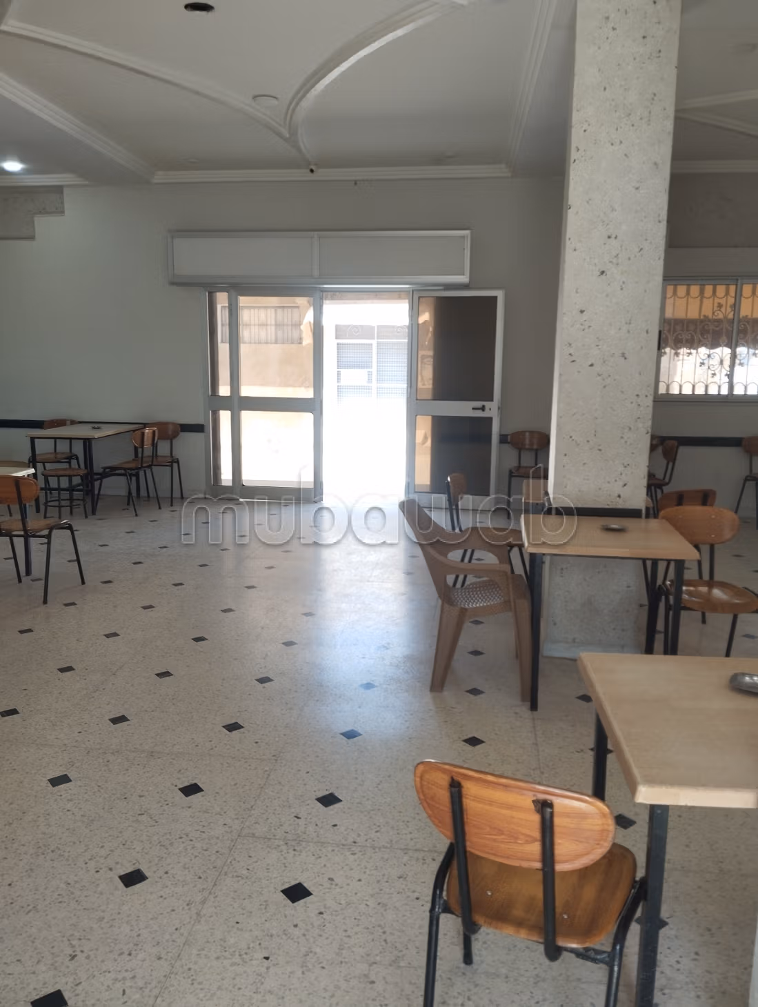 500m a vendre avec café mis en vente
