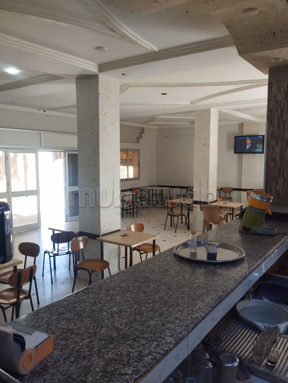 500m a vendre avec café mis en vente