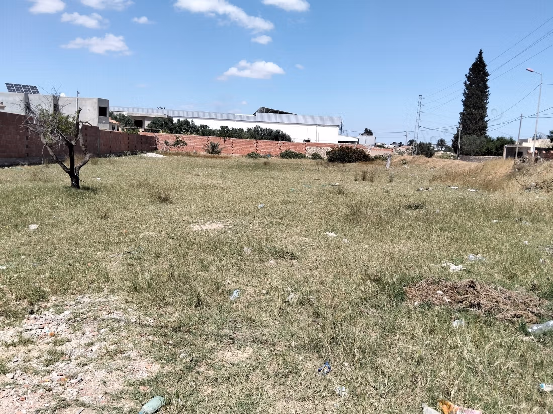 Land for sale in Cité Taieb Mhiri. Area of 2208 m²