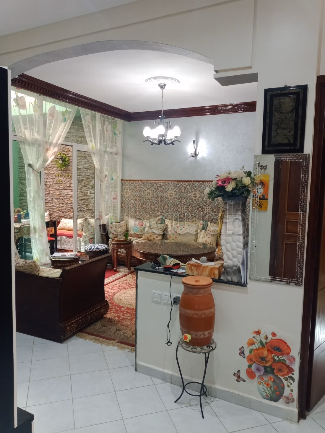 Superbe appartement à vendre à Wifak.
Superficie 68 m².
Porte blindée, salon marocain