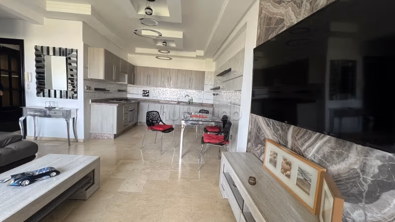 Appartement à vendre à Harhoura. 4 pièces confortables. Double vitrage et porte blindée