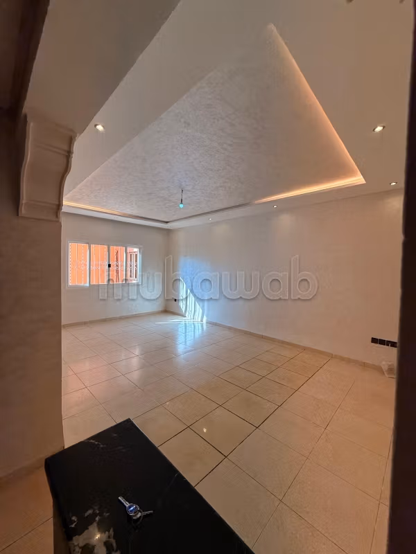Spacious 3-bedroom apartment with titled garage in Guéliz