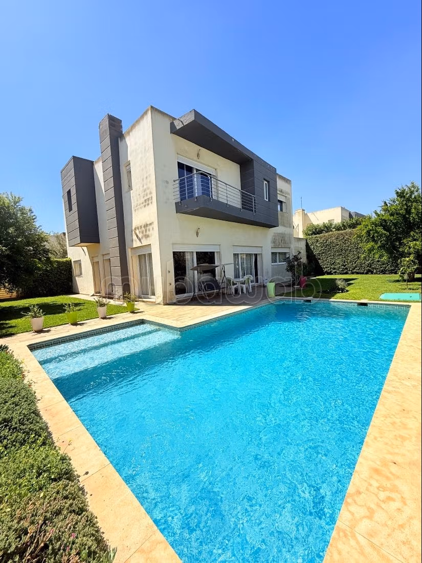 Villa isolata con piscina