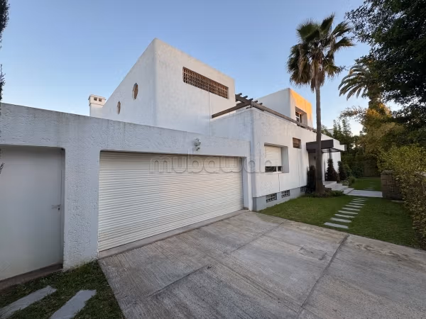 Grande Maison à Vendre au Cœur de l’Agdal, Rabat