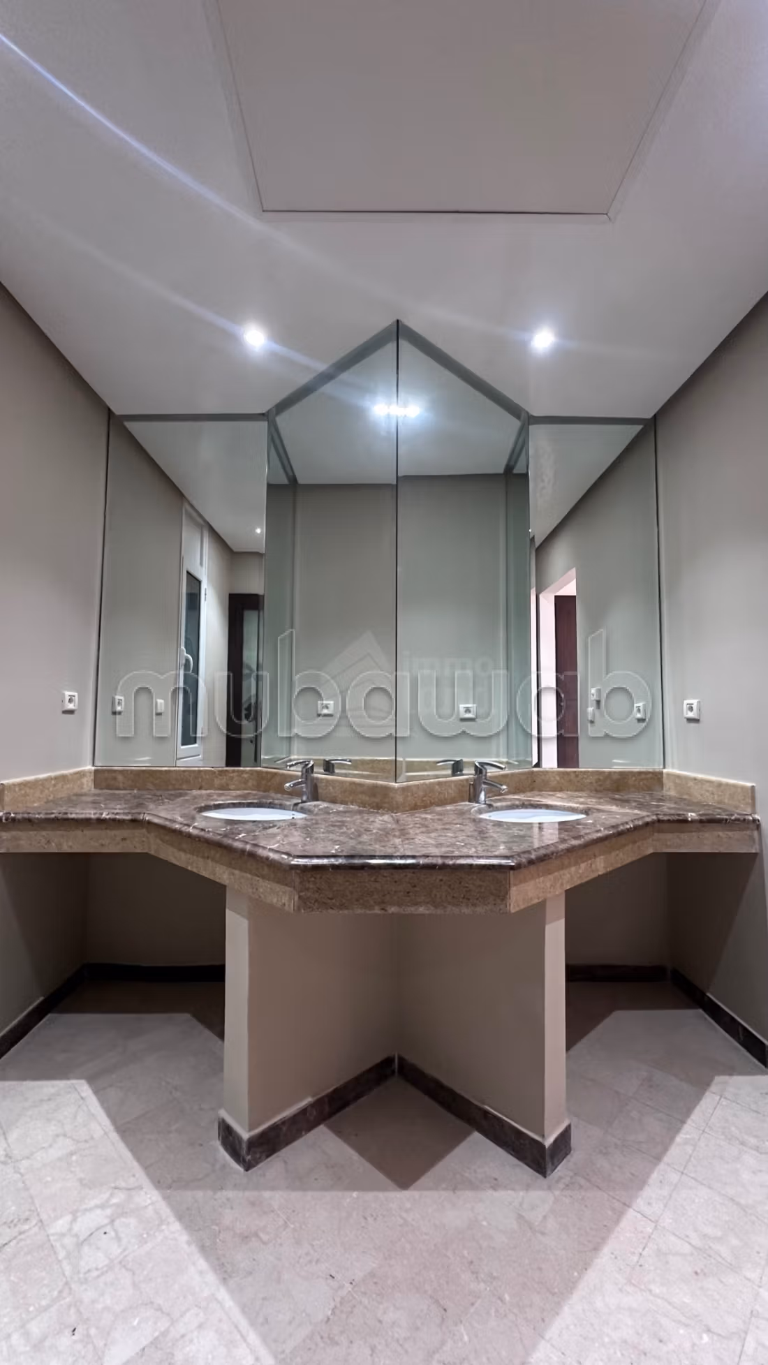 Villa su 2 livelli con piscina e giardino al Lago 2