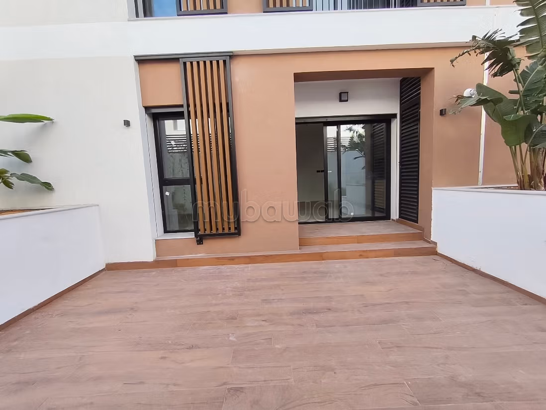 Location d'un appartement à Chotrana 1. Surface totale 57 m². Parking et jardin