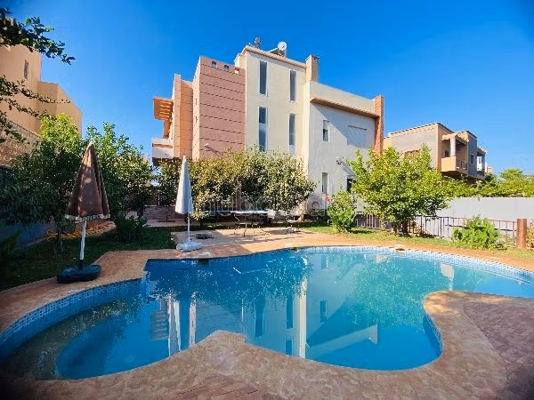 Meravigliosa villa in affitto a Hay Targa. 5 belle camere da letto. Ammobiliato