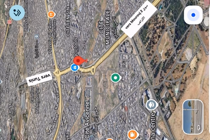 Terreno R2 nel quartiere Ibn Sina sulla strada principale