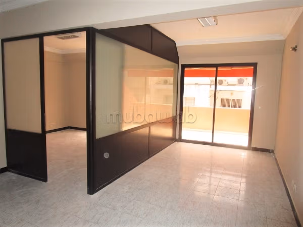 Plataforma de oficina de 112m2 en Maarif frente a Twins