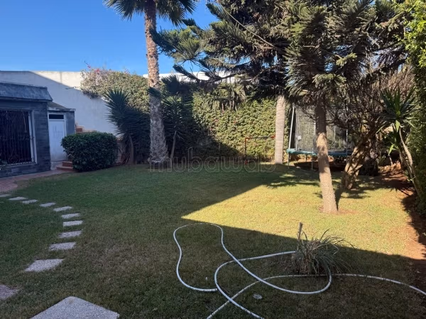 Splendid villa for sale in Ain Diab Extension. 4 lovely rooms. Green area, Balcony