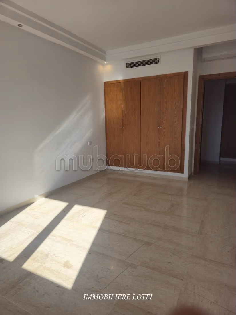 FOR RENT APARTMENT HST With a very beautiful sea view