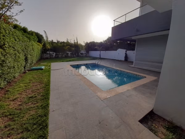 Ville Verte. Villa 500 m² au calme. Non meublée