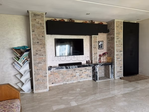 Vente villa de luxe à Riyad. 
5 chambres agréables. 
Salon traditionnel, antenne parabolique générale