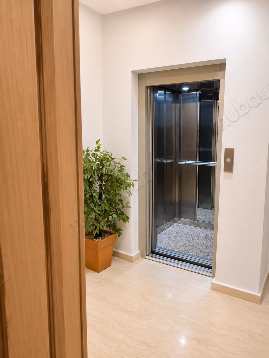 Appartamento arredato in affitto giornaliero. Migliore quartiere a Safi. Tranquillo e pulito con parcheggio privato sotto l'edificio e caffè davanti all'edificio.