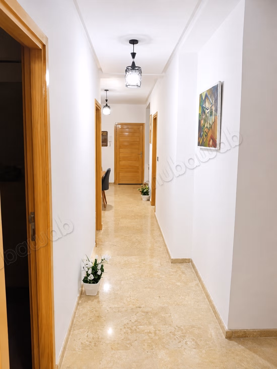 Appartamento arredato in affitto giornaliero. Migliore quartiere a Safi. Tranquillo e pulito con parcheggio privato sotto l'edificio e caffè davanti all'edificio.
