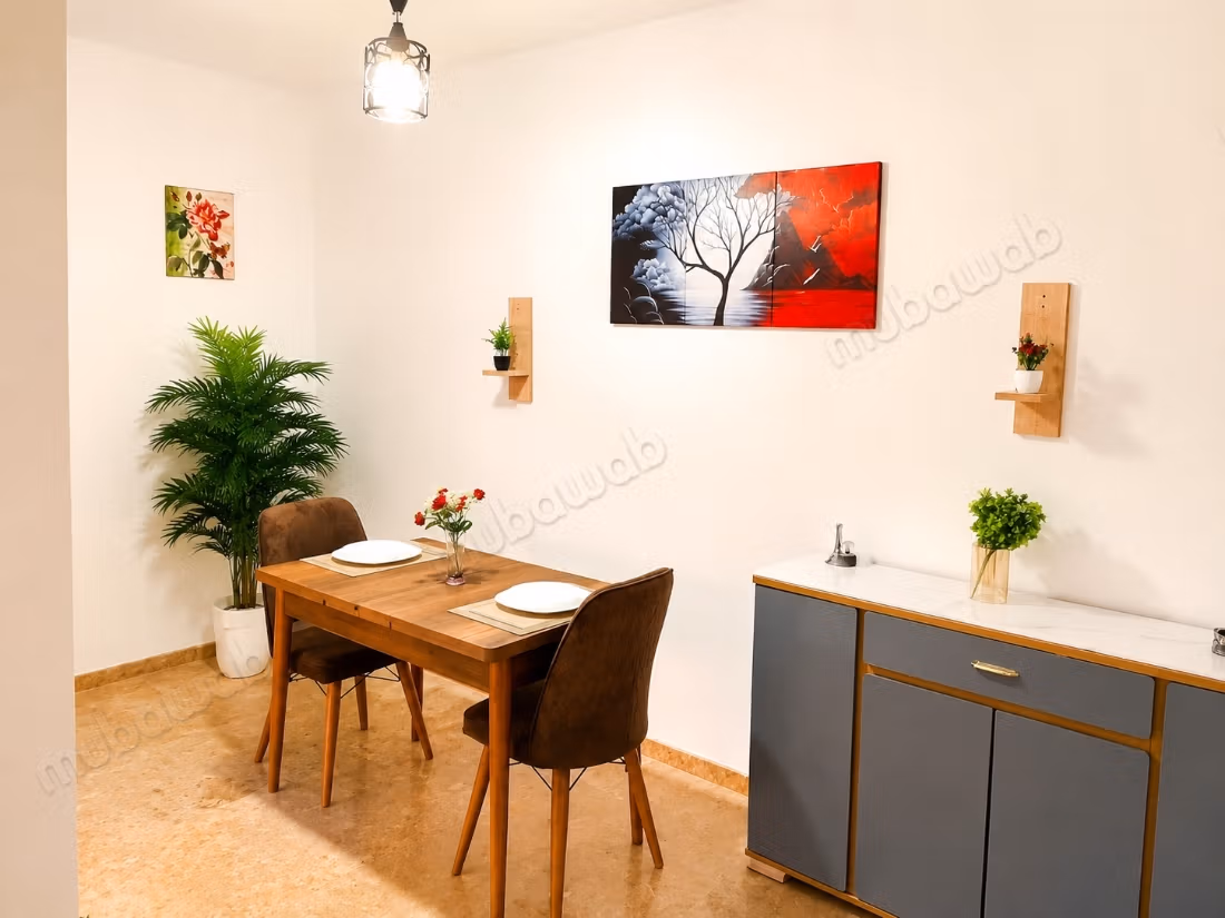 Appartamento arredato in affitto giornaliero. Migliore quartiere a Safi. Tranquillo e pulito con parcheggio privato sotto l'edificio e caffè davanti all'edificio.