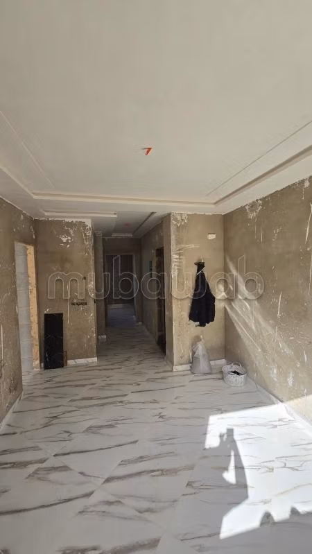 Vente d'un bel appartement à M'Diq. 2 chambres agréables. Salon traditionnel