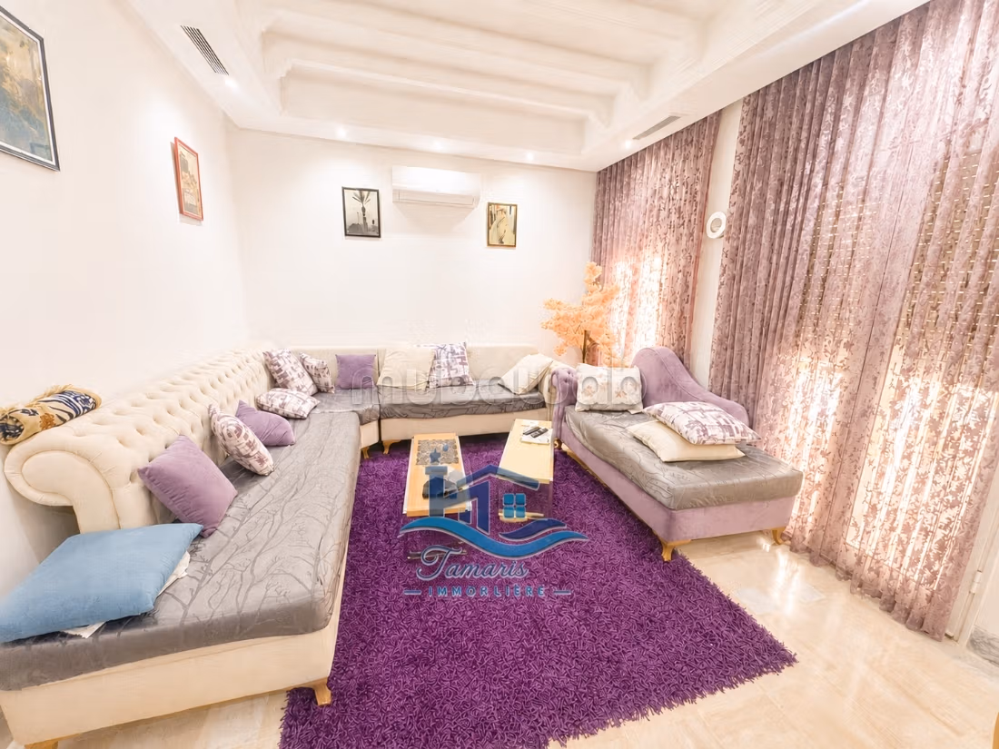 Magnifique villa à louer pour vos vacances. Surface totale 1 m². Cheminée et concierge