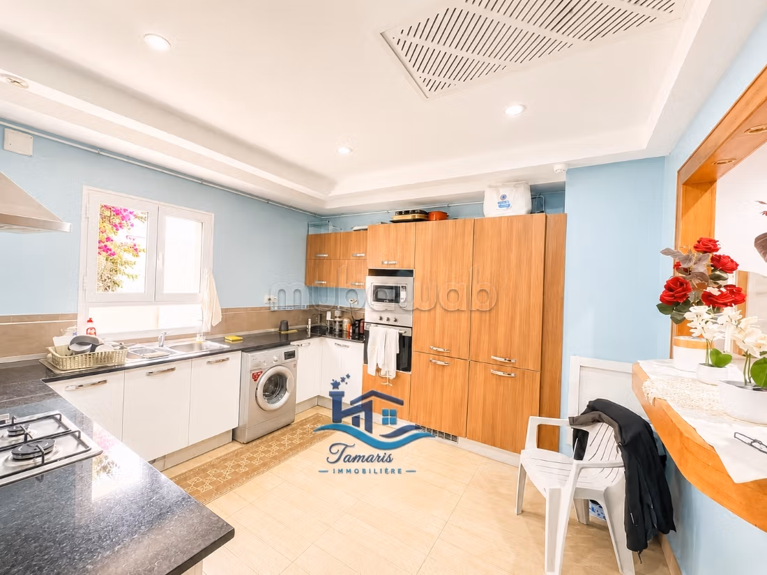 Magnifique villa à louer pour vos vacances. Surface totale 1 m². Cheminée et concierge
