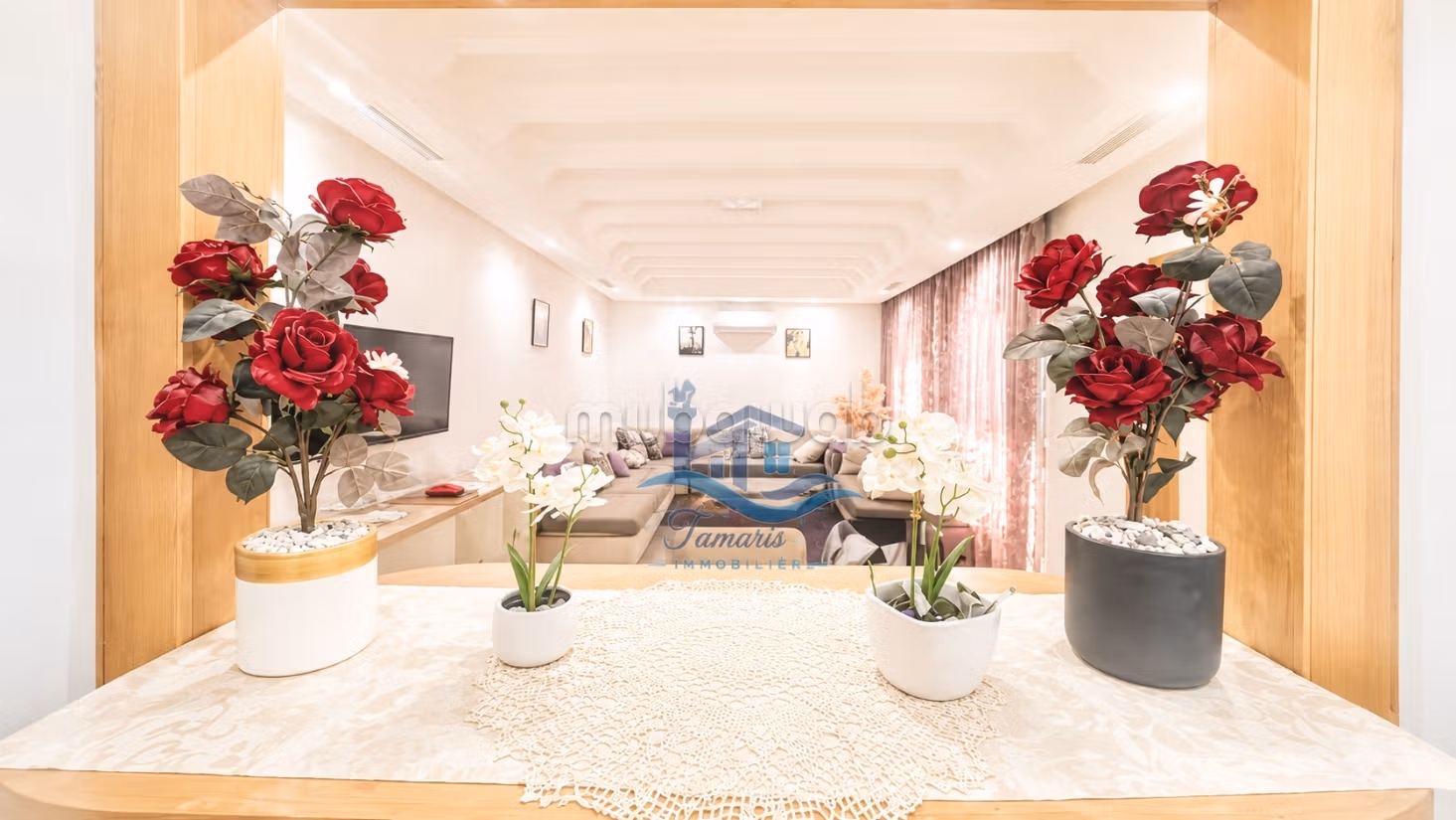 Magnifique villa à louer pour vos vacances. Surface totale 1 m². Cheminée et concierge