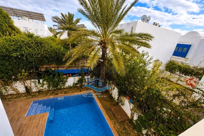 Residenza di lusso in affitto a Aghir. Superficie 1 m². Camino e servizio di conciergerie