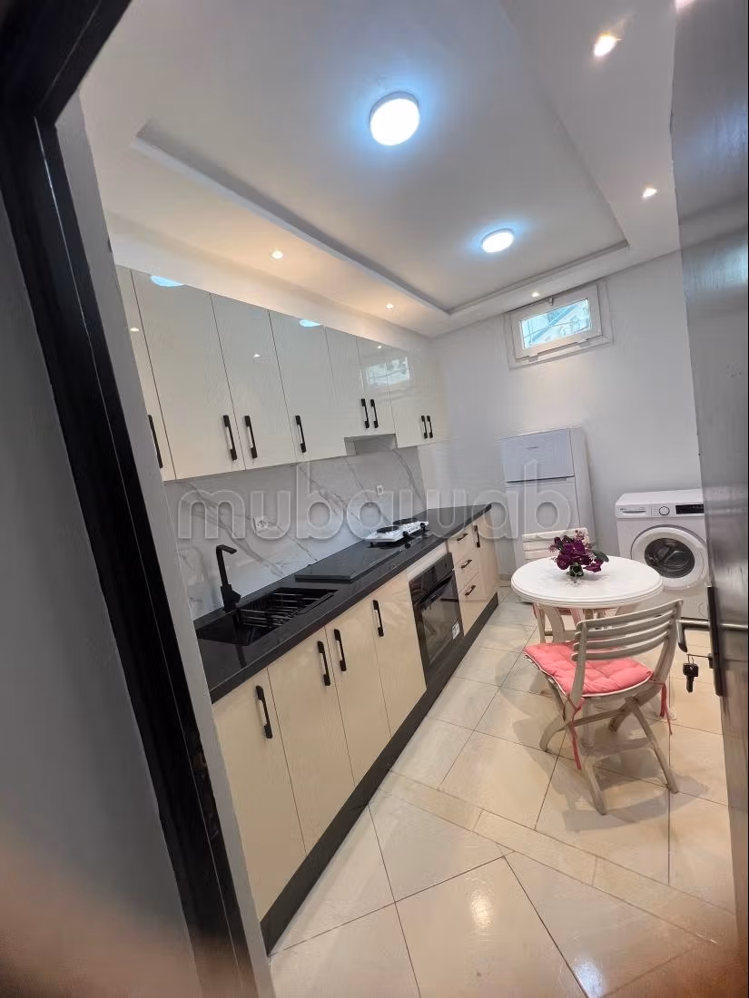 Oferta rara: bodega de 200 m² cerca del Lycée Maupassant