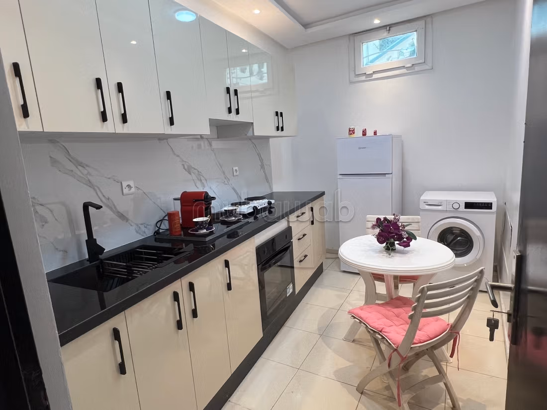 Oferta rara: bodega de 200 m² cerca del Lycée Maupassant