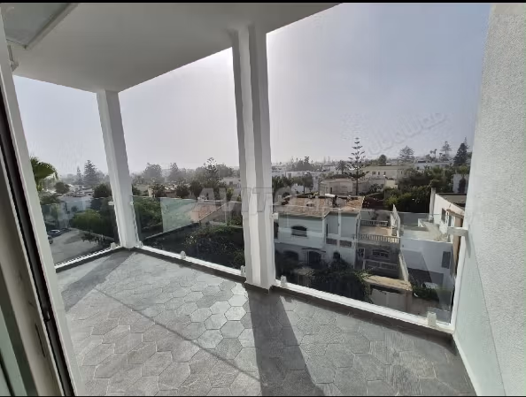 Appartement à vendre à Oasis. 1 belle chambre. Antenne parabolique et Porte blindée