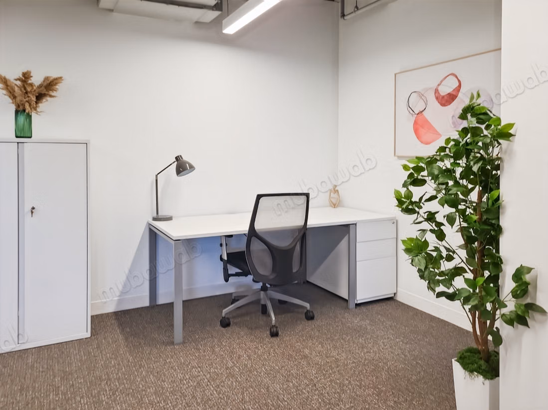 Kantoorruimte huren in Maârif. Oppervlakte 8 m². Airconditioning en conciërge
