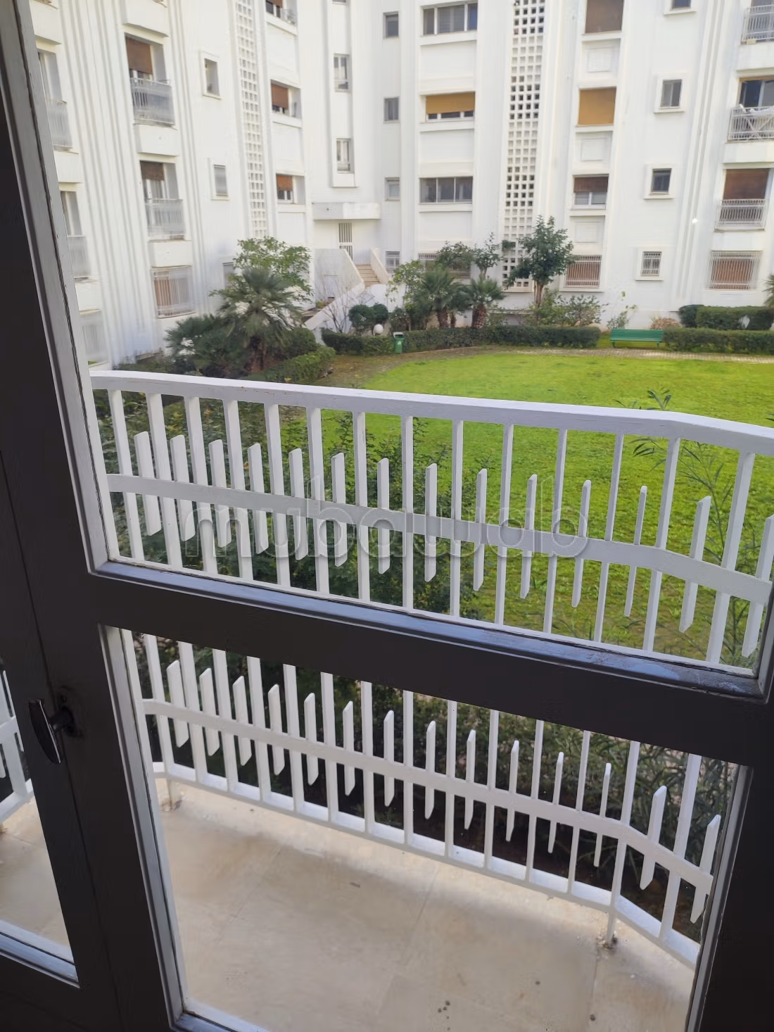 A vendre appart de standing dans un quartier calme et résidentiel