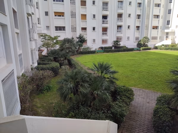 In vendita appartamento di lusso in un quartiere tranquillo e residenziale
