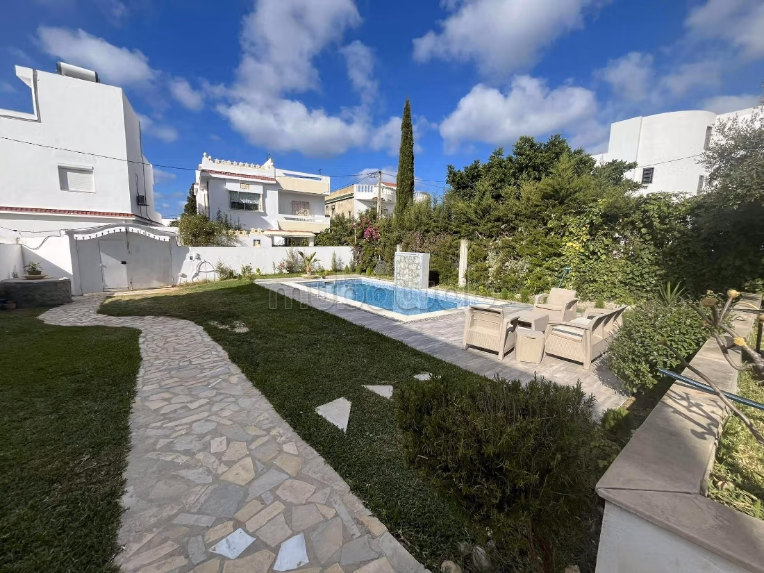 For Rent Luxury Villa with Pool in Ras Jebel