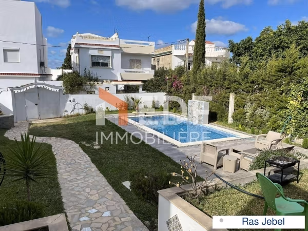 In Affitto villa di Lusso con piscina a Ras Jebel