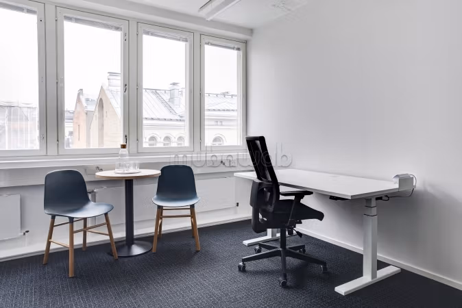 Kantoorruimte te huur in Triangle d'Or. Totale oppervlakte 10 m². Centrale verwarming en dubbel glas