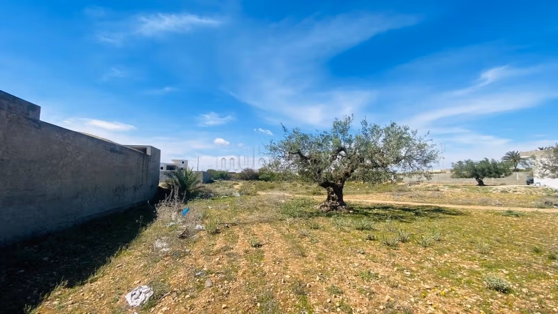 Terrain habitation ind. En vente