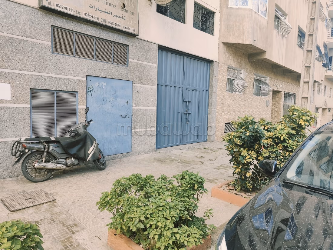 Local commercial à vendre à Les Hôpitaux.
Surface totale 858 m²