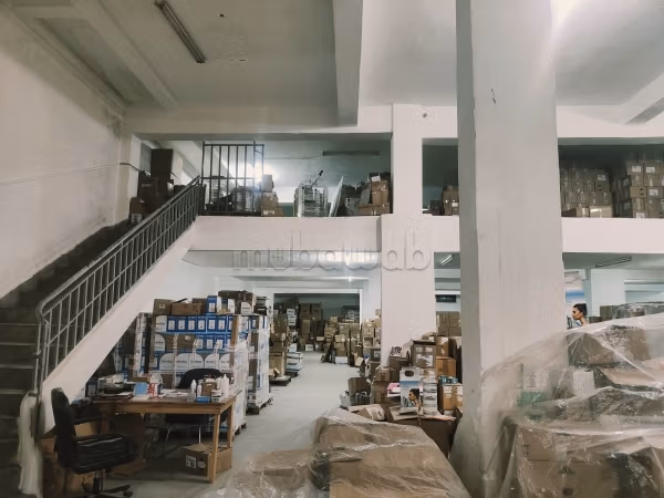 Local commercial à vendre à Les Hôpitaux.
Surface totale 858 m²
