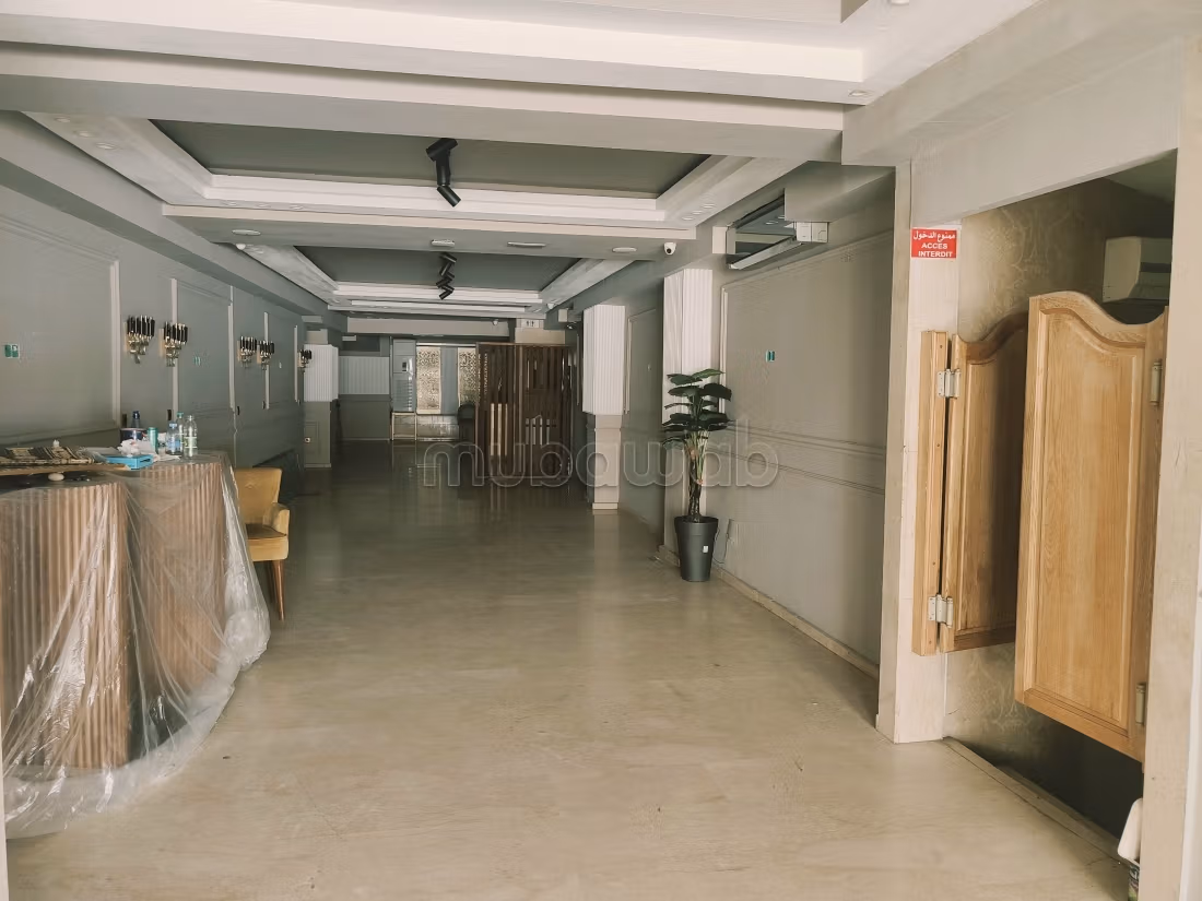 Local commercial en location à Racine.
Superficie 130 m²