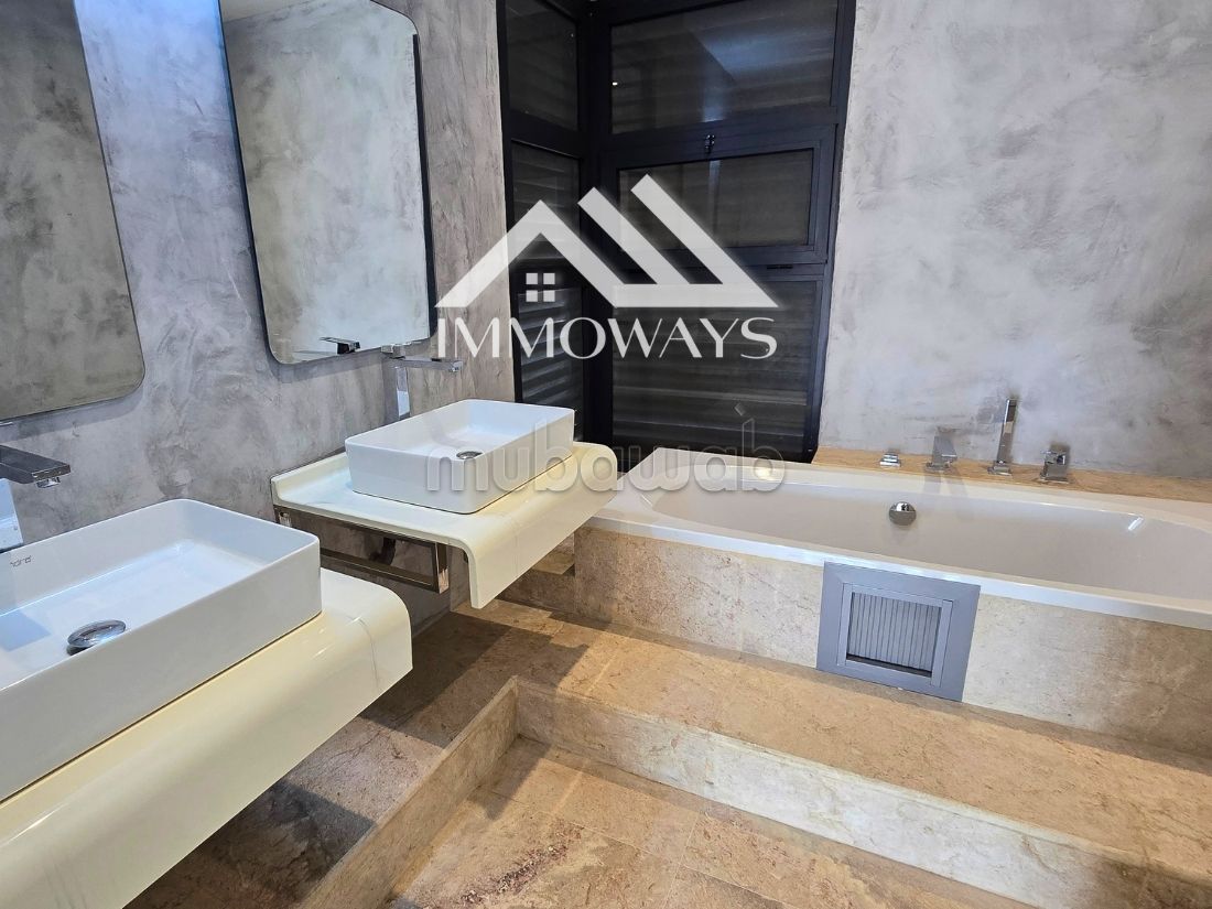 Loft moderne sur 3 niveaux avec piscine