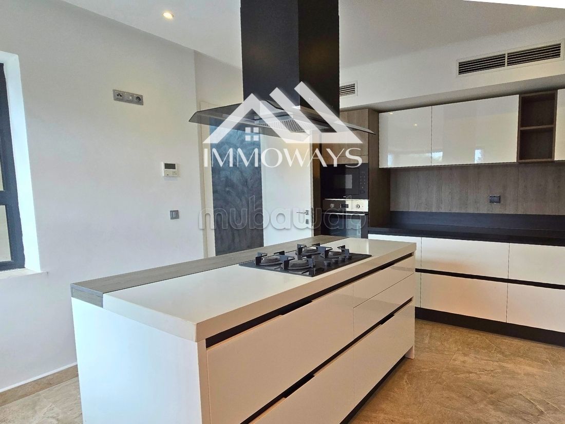 Loft moderne sur 3 niveaux avec piscine