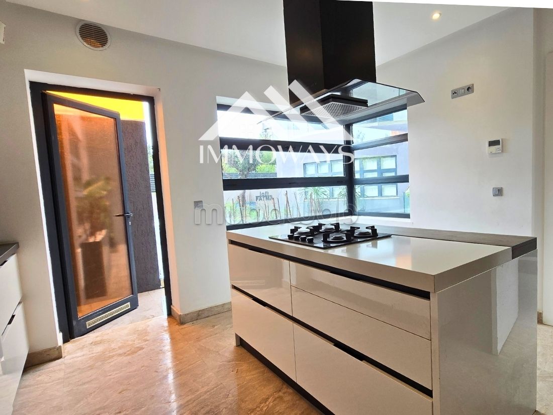 Loft moderne sur 3 niveaux avec piscine