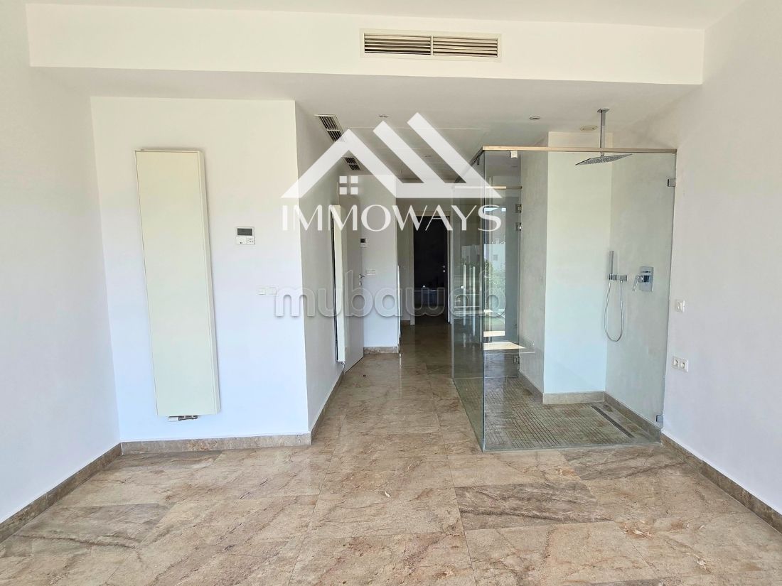 Loft moderne sur 3 niveaux avec piscine