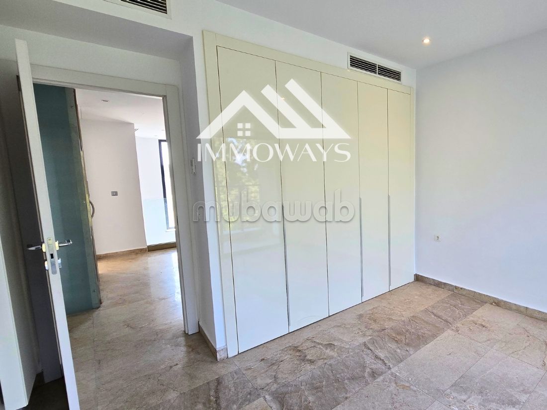 Loft moderne sur 3 niveaux avec piscine